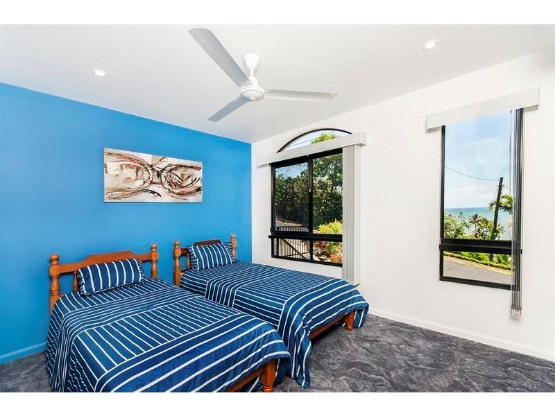 11 maria, Flying Fish Point QLD 4860