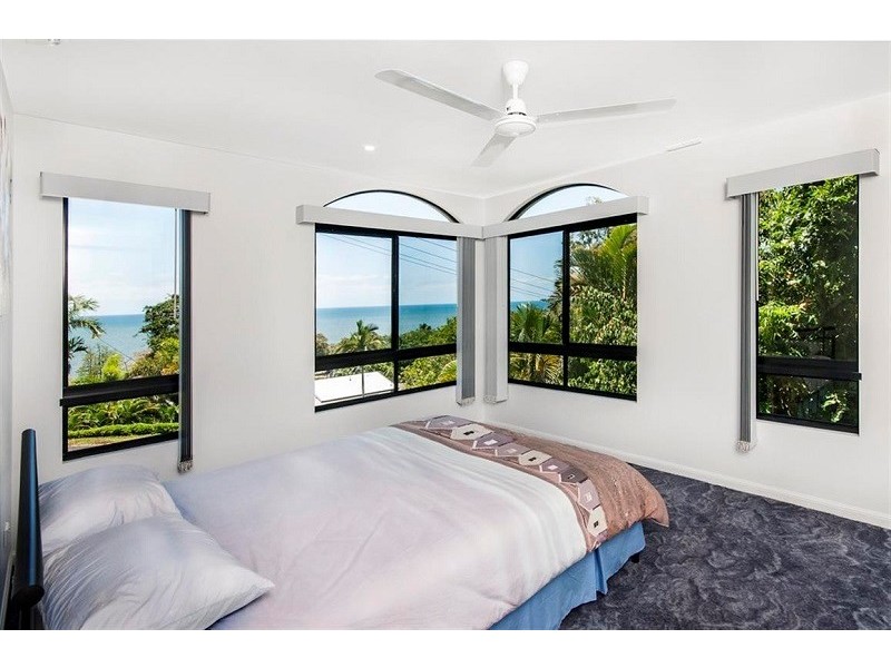 11 maria, Flying Fish Point QLD 4860