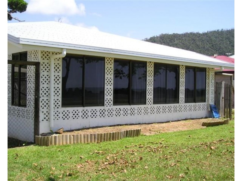 11 Esplanade, Flying Fish Point QLD 4860