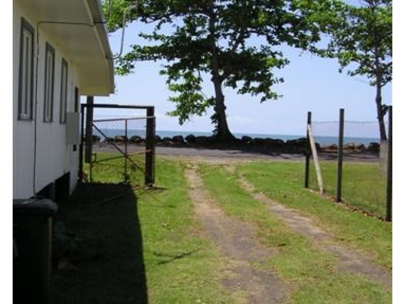 11 Esplanade, Flying Fish Point QLD 4860