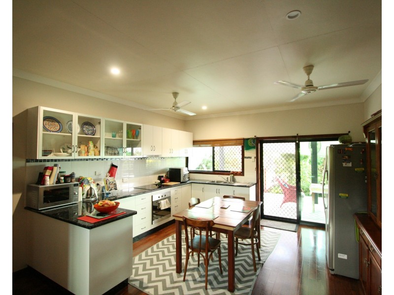 25 La Rocca Close, Etty Bay QLD 4858
