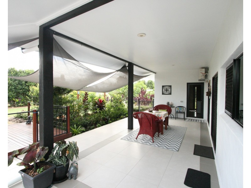 25 La Rocca Close, Etty Bay QLD 4858