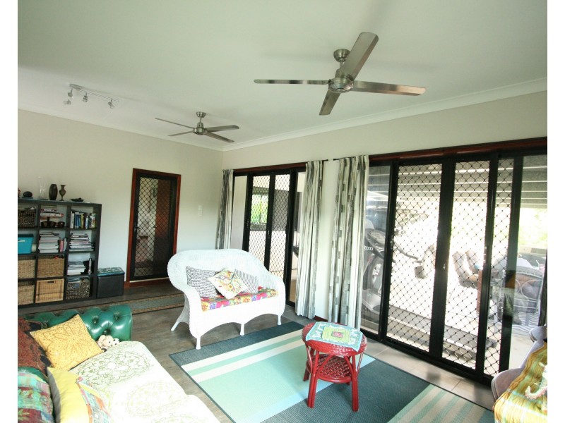 25 La Rocca Close, Etty Bay QLD 4858