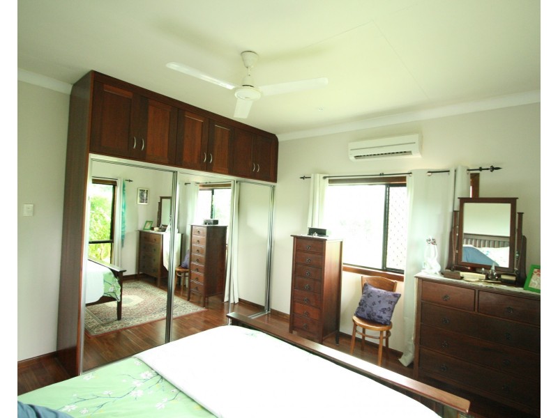 25 La Rocca Close, Etty Bay QLD 4858