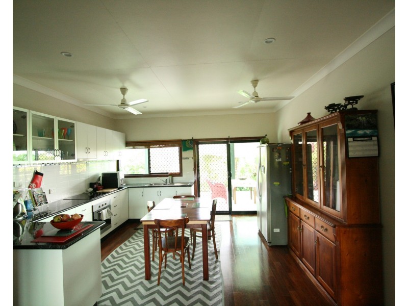 25 La Rocca Close, Etty Bay QLD 4858