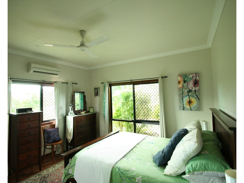 25 La Rocca Close, Etty Bay QLD 4858