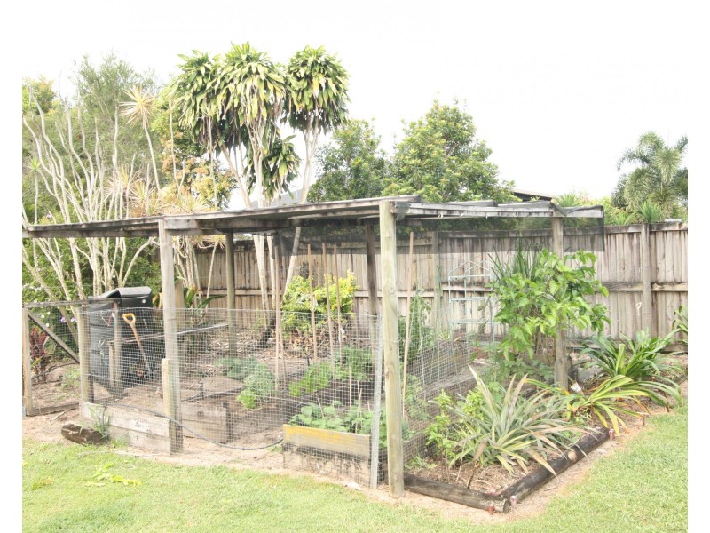 25 La Rocca Close, Etty Bay QLD 4858