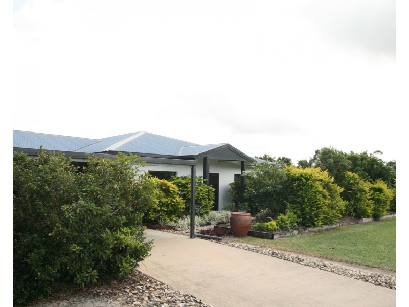 25 La Rocca Close, Etty Bay QLD 4858