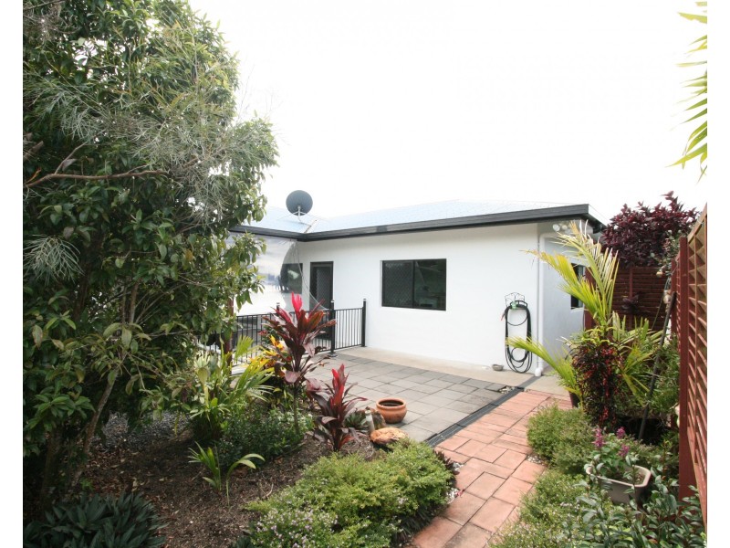 25 La Rocca Close, Etty Bay QLD 4858