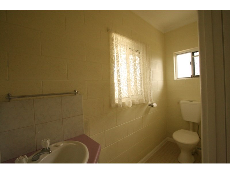 2 Schmidt Street, Etty Bay QLD 4858