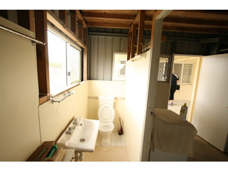 2 Schmidt Street, Etty Bay QLD 4858