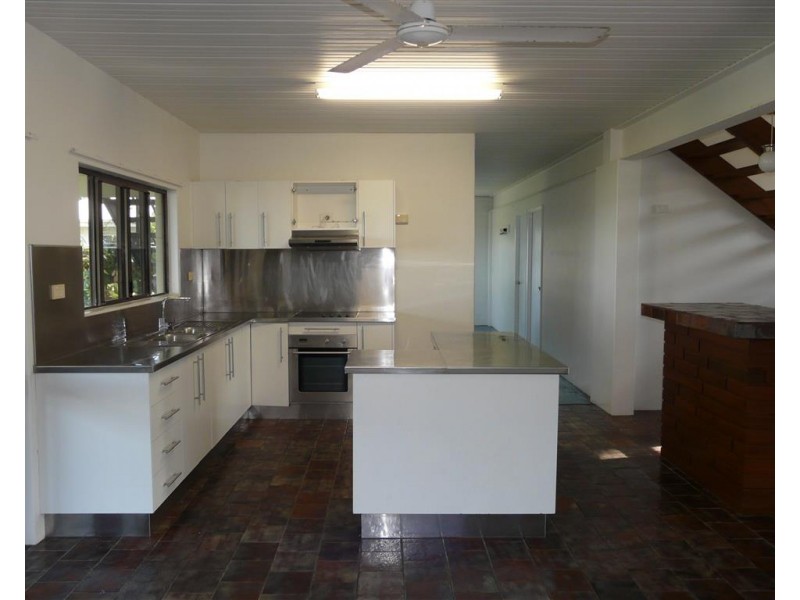 16 Feldt, Flying Fish Point QLD 4860