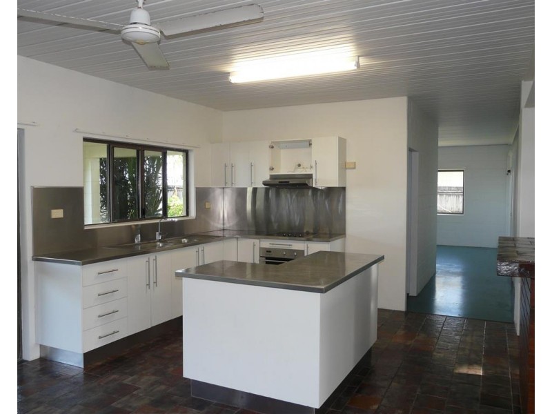 16 Feldt, Flying Fish Point QLD 4860