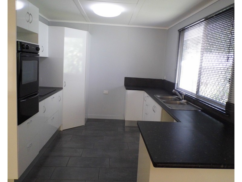 32 MAUD, Flying Fish Point QLD 4860