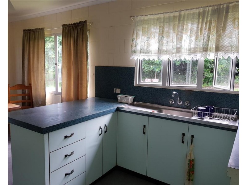 21 Enid Street, Flying Fish Point QLD 4860