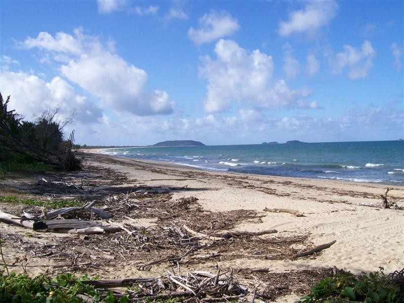 6 Barakaoan Road, Cowley Beach QLD 4871