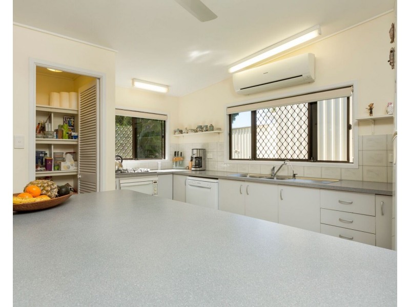 12 George, Flying Fish Point QLD 4860