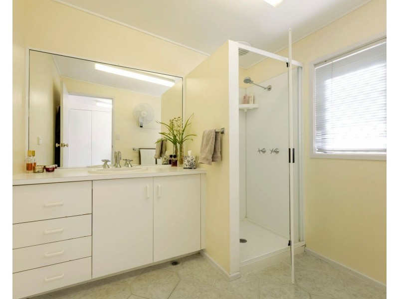 12 George, Flying Fish Point QLD 4860