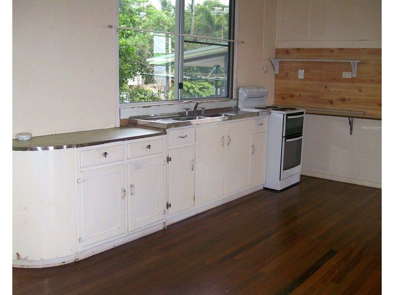 36 ELIZABETH Street, Flying Fish Point QLD 4860