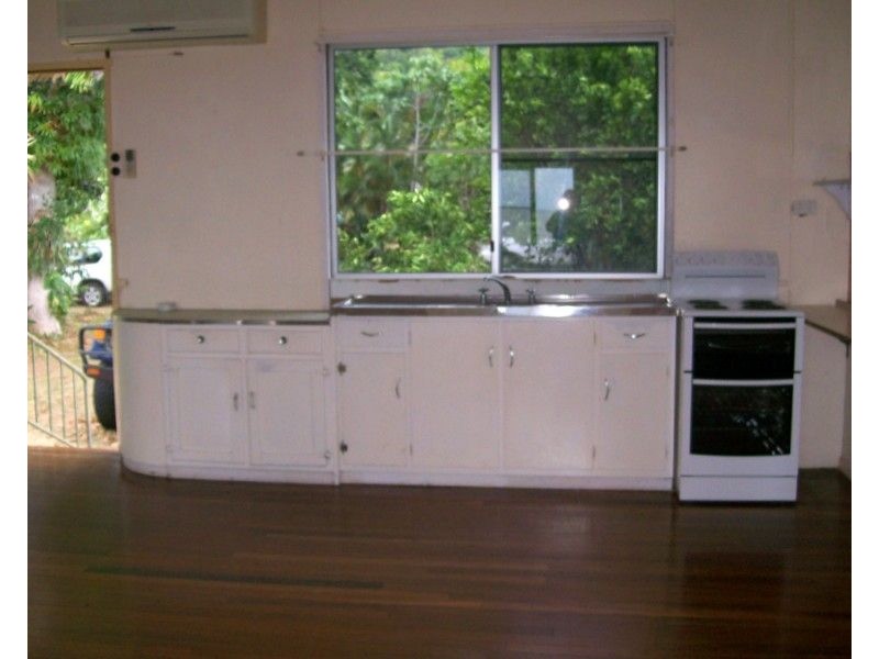 36 ELIZABETH Street, Flying Fish Point QLD 4860