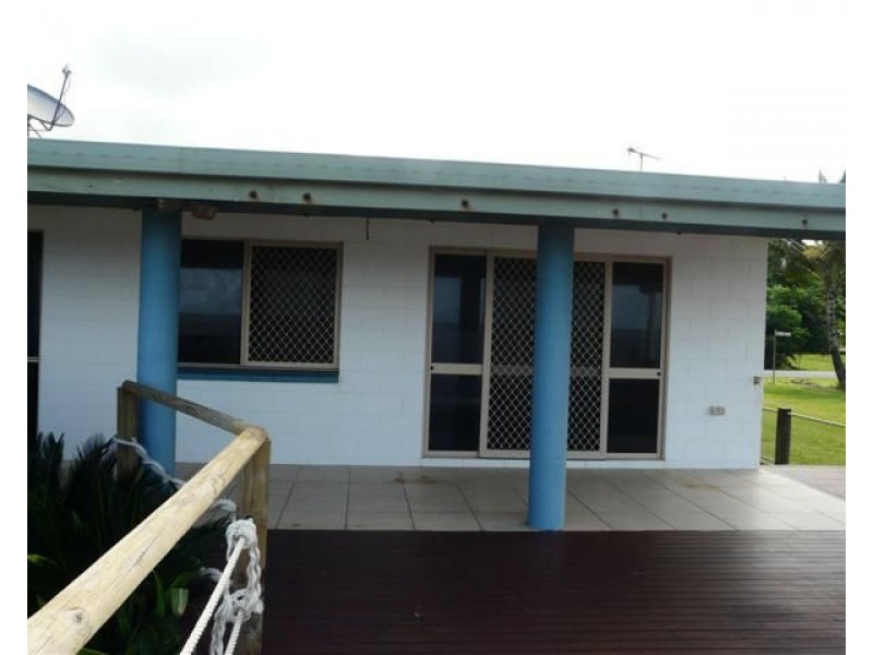 40 Elizabeth Street, Flying Fish Point QLD 4860