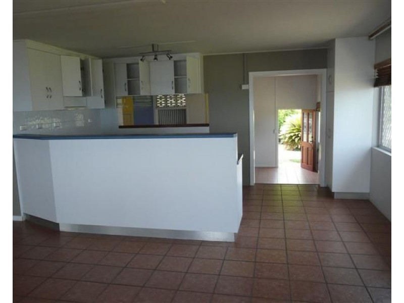 40 Elizabeth Street, Flying Fish Point QLD 4860