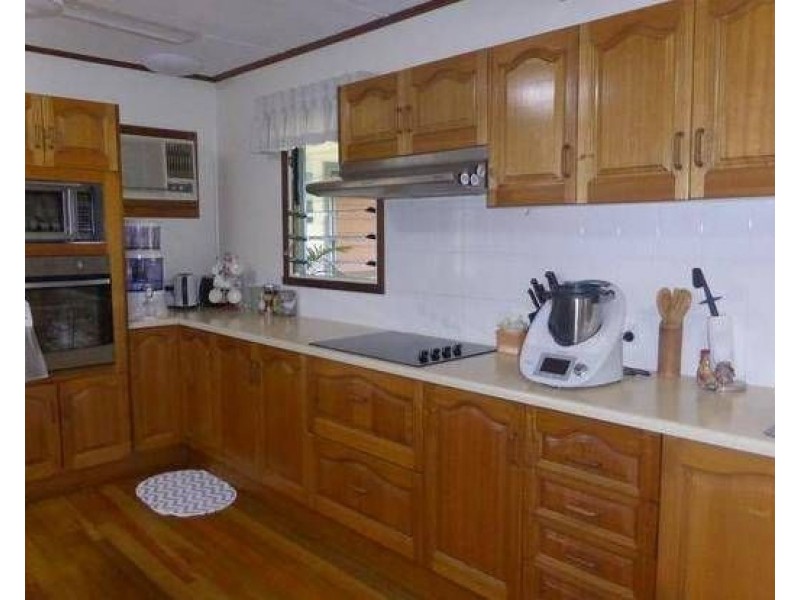 2 Feldt Street, Flying Fish Point QLD 4860