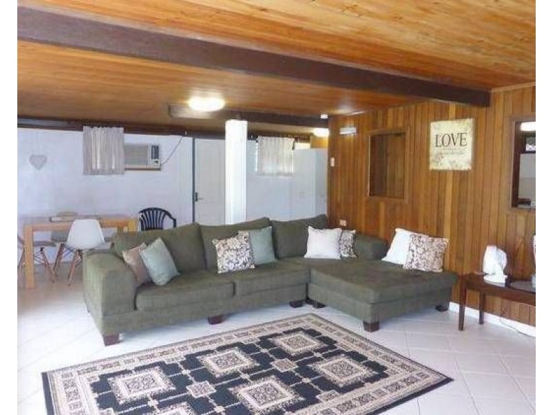 2 Feldt Street, Flying Fish Point QLD 4860