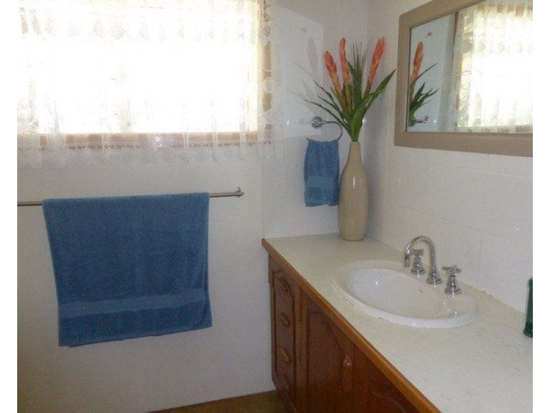 2 Feldt Street, Flying Fish Point QLD 4860