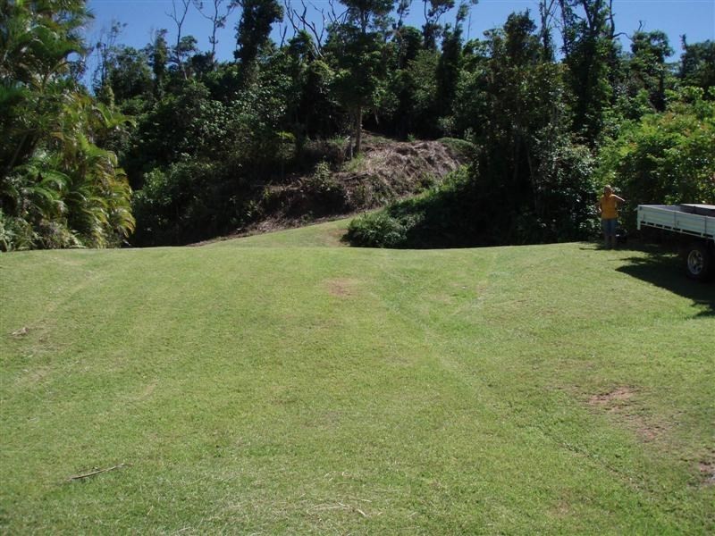 4 Etty Bay Road, Etty Bay QLD 4858