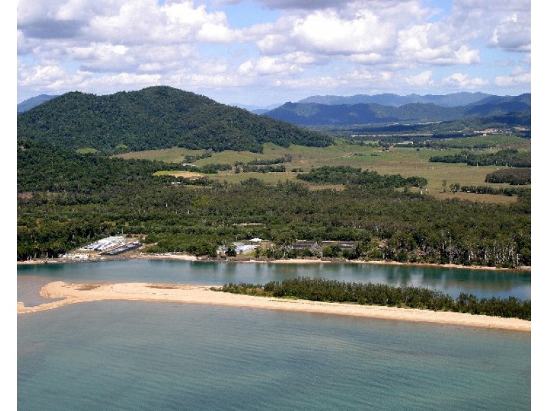 92 BAY RD COCONUTS, Coconuts QLD 4860