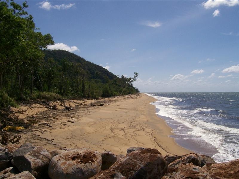 17 Maud Street, Flying Fish Point, Innisfail QLD 4860