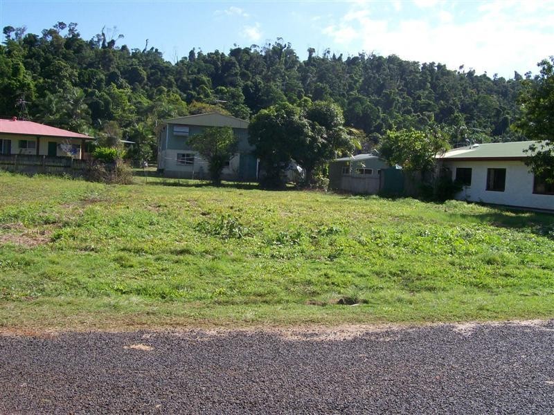 17 Maud Street, Flying Fish Point, Innisfail QLD 4860