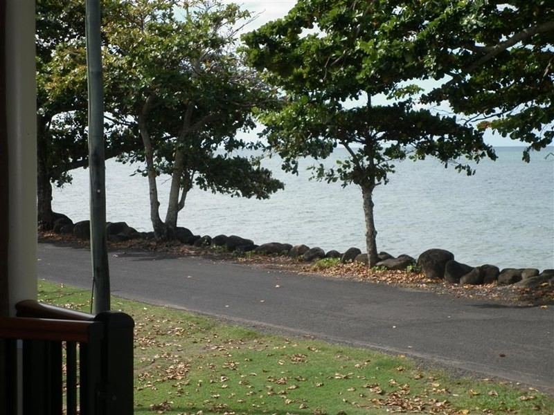 15 Esplanade, Flying Fish Point QLD 4860