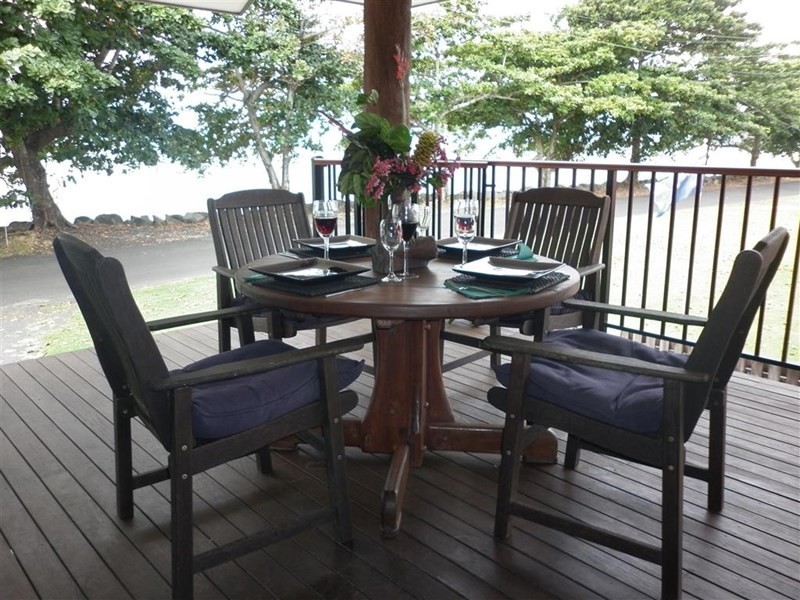 15 Esplanade, Flying Fish Point QLD 4860