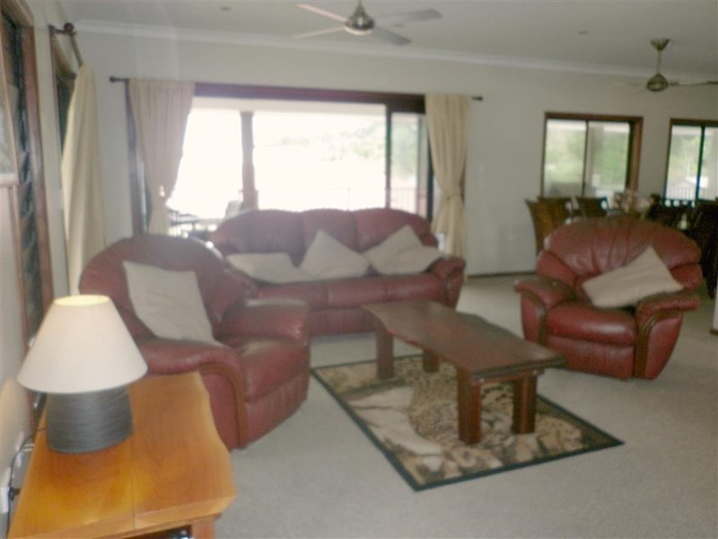 15 Esplanade, Flying Fish Point QLD 4860