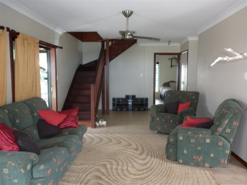 15 Esplanade, Flying Fish Point QLD 4860