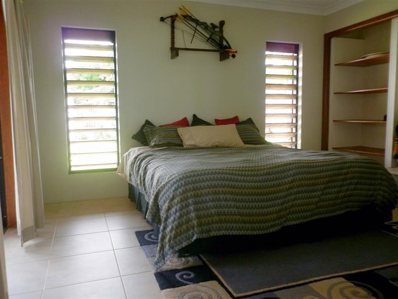 15 Esplanade, Flying Fish Point QLD 4860