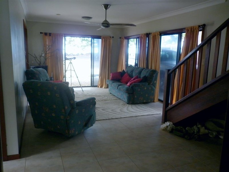 15 Esplanade, Flying Fish Point QLD 4860