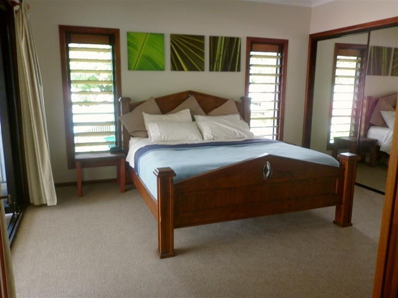 15 Esplanade, Flying Fish Point QLD 4860