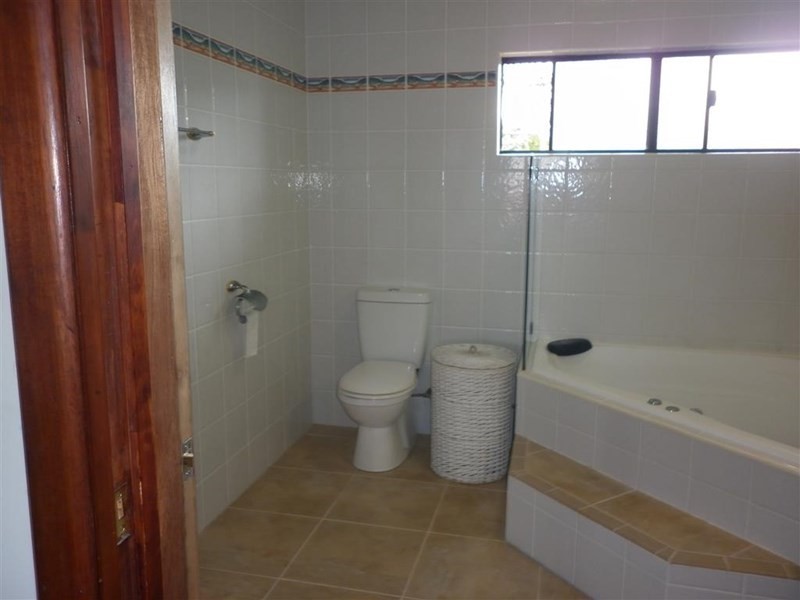 15 Esplanade, Flying Fish Point QLD 4860