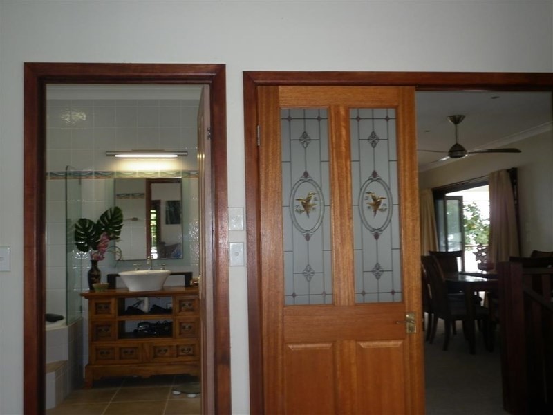 15 Esplanade, Flying Fish Point QLD 4860