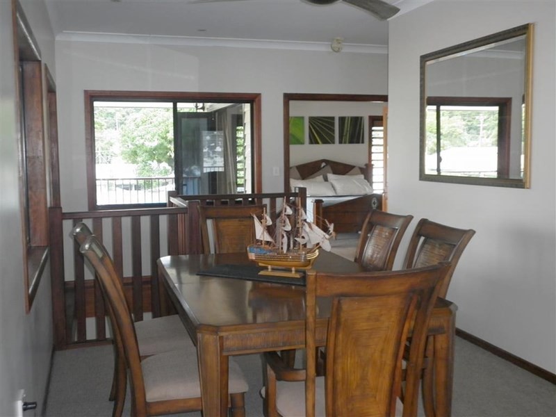 15 Esplanade, Flying Fish Point QLD 4860
