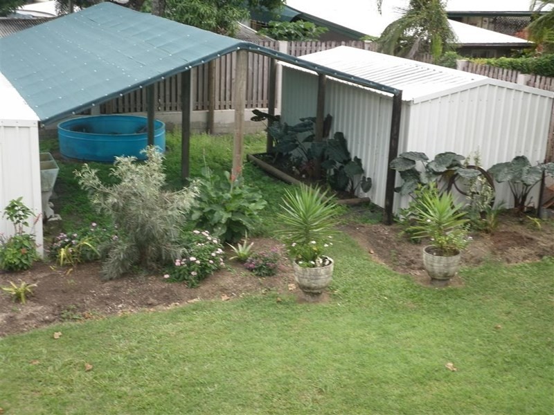 15 Esplanade, Flying Fish Point QLD 4860