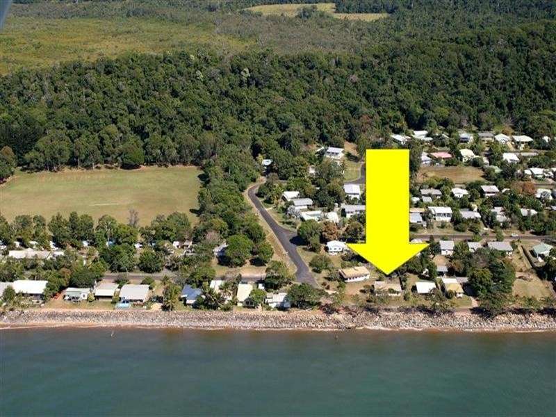 1 Esplanade, Flying Fish Point QLD 4860
