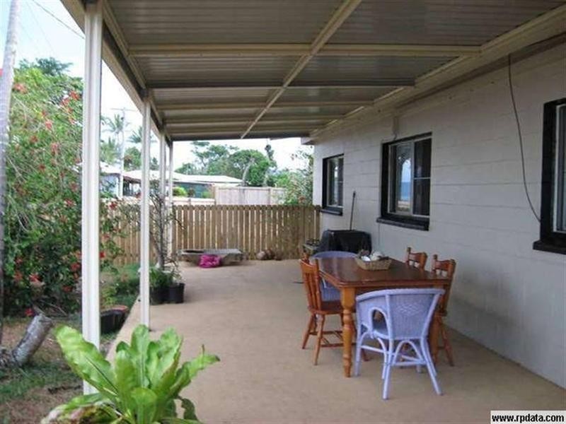 1 Esplanade, Flying Fish Point QLD 4860