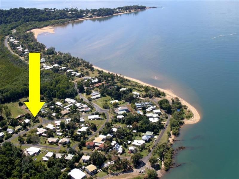 11 Palm Avenue, Flying Fish Point QLD 4860