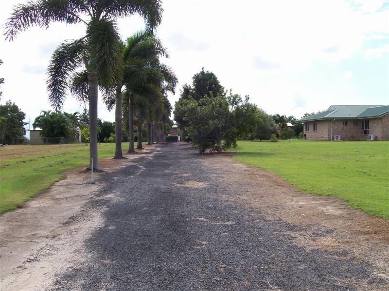 Rural post 204 Etty Bay Road, Etty Bay QLD 4858