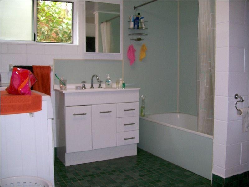 19 Esplanade, Flying Fish Point QLD 4860