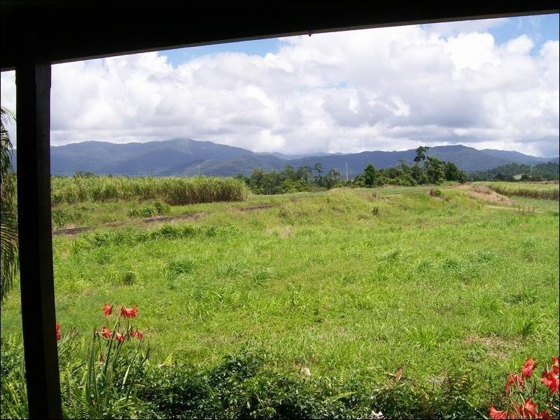 12 McRobbie Road, Silkwood QLD 4856